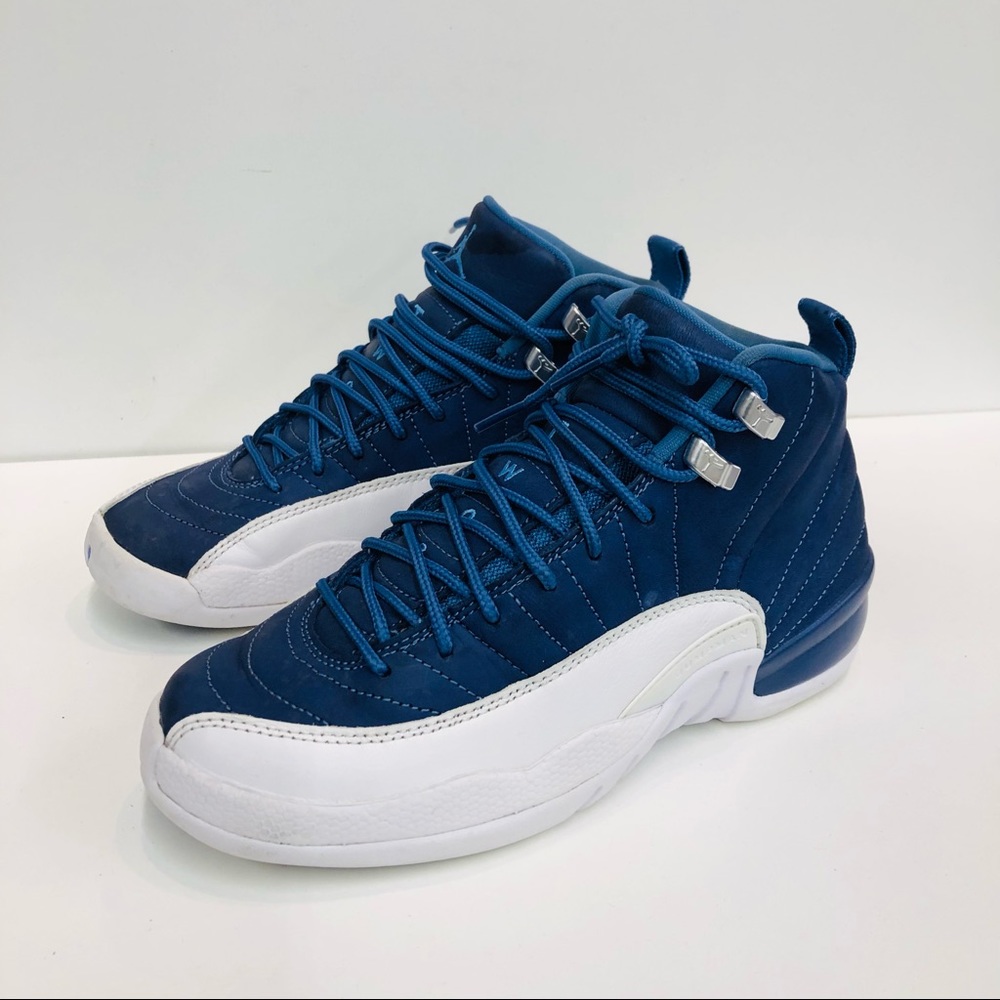 Nike Air Jordan 12 Retro kids size: 6Y